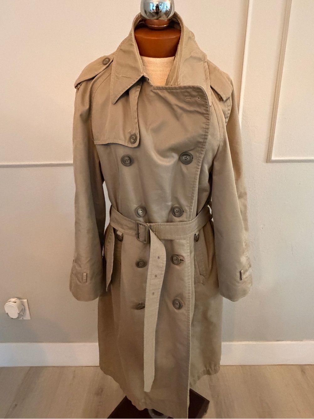 Saks Fifth Avenue by Sanyo Vintage Beige  Trench Coat with Belt Size S